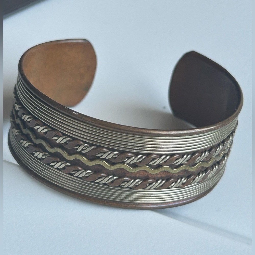 Vintage Handcrafted Twisted Copper and Gold Tone Cuff Bracelet Boho jewelry - Picture 3 of 10